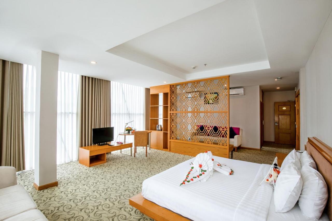 Ttc Hotel Deluxe Airport Хошимін Екстер'єр фото