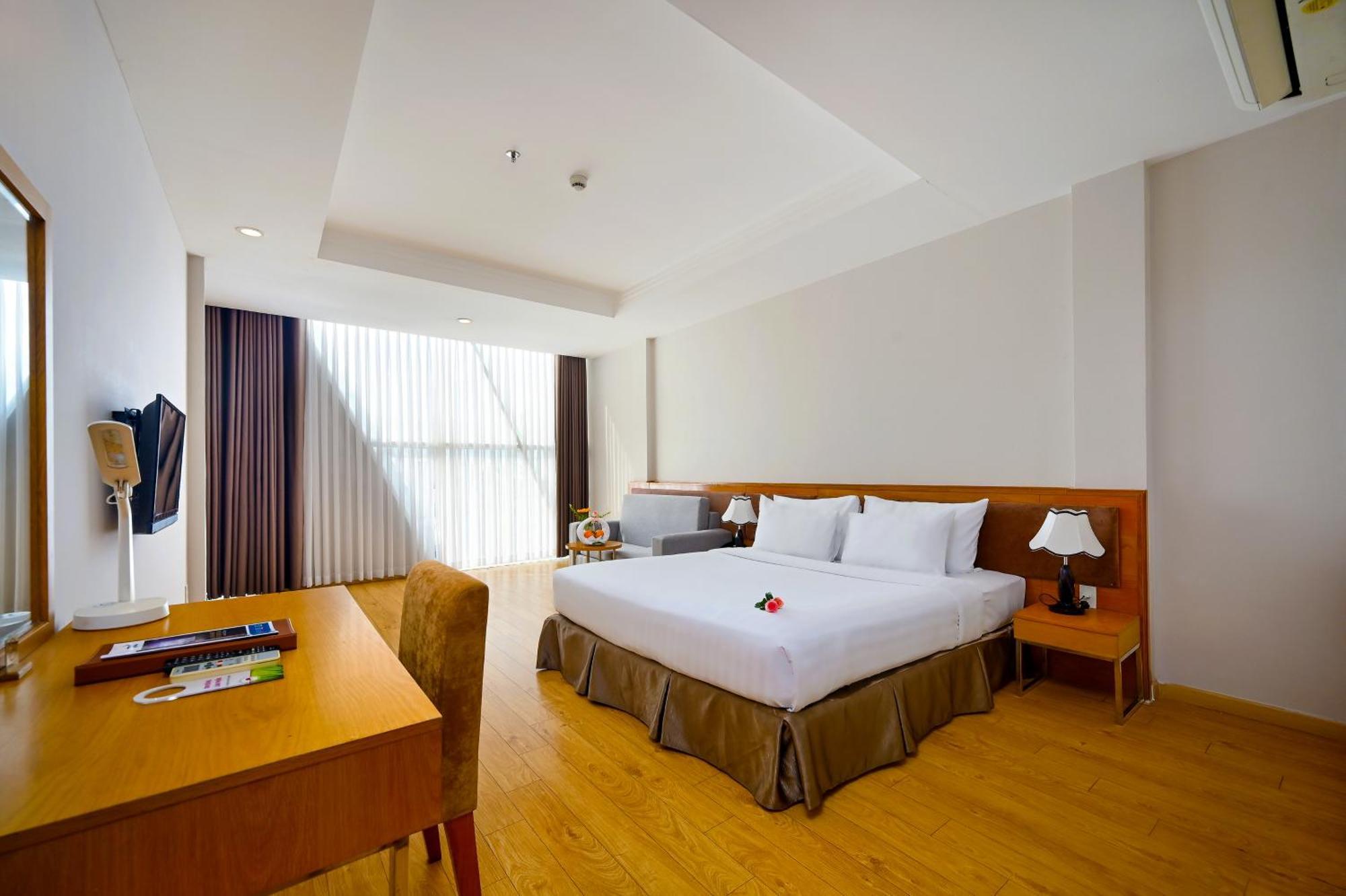 Ttc Hotel Deluxe Airport Хошимін Екстер'єр фото