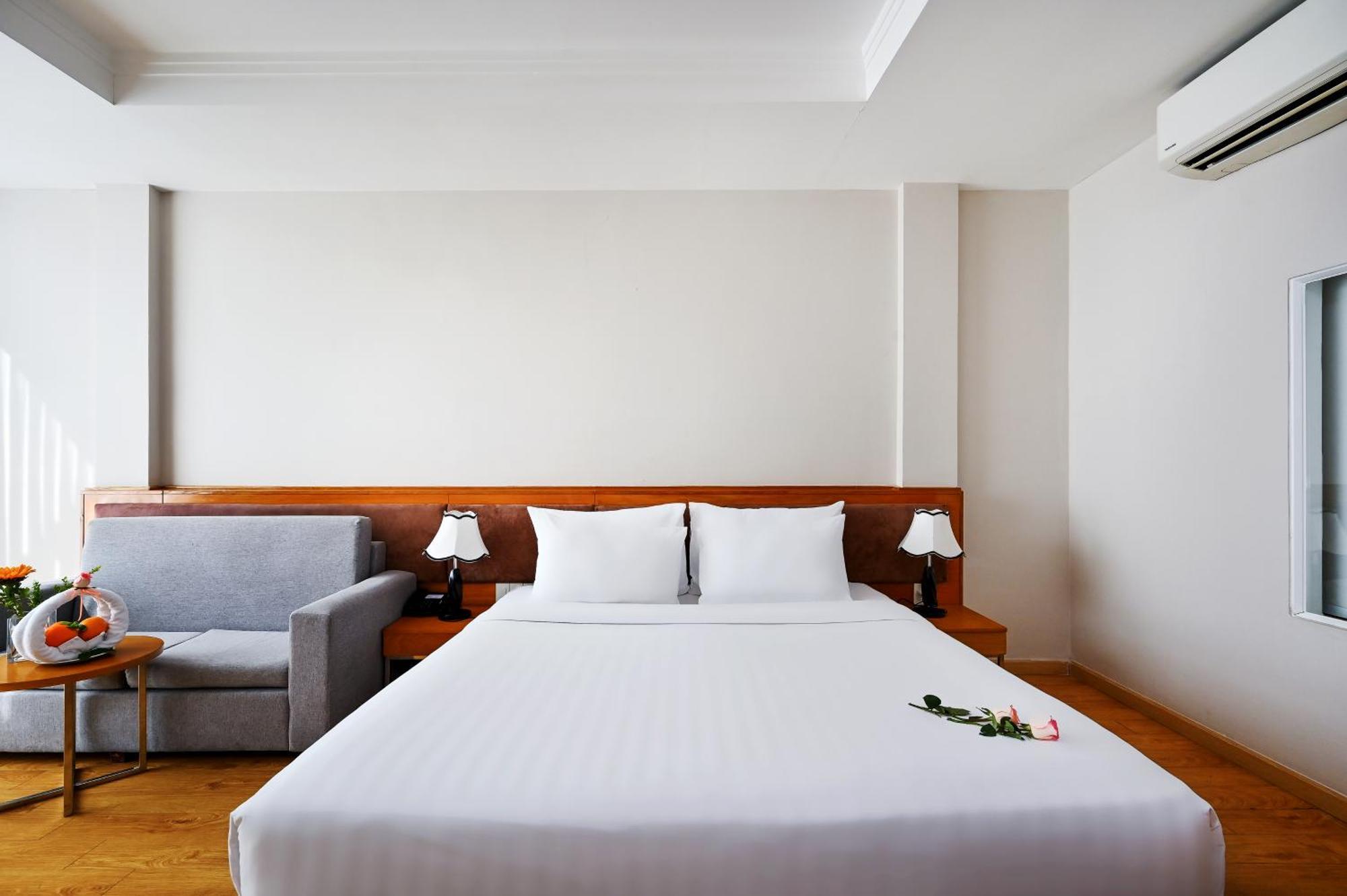 Ttc Hotel Deluxe Airport Хошимін Екстер'єр фото