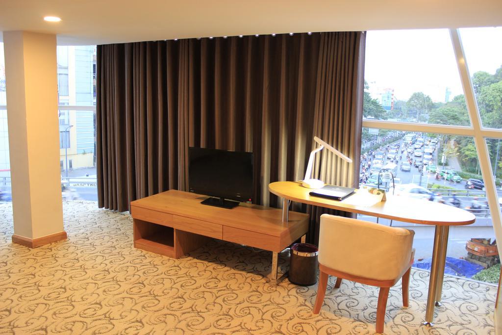 Ttc Hotel Deluxe Airport Хошимін Екстер'єр фото